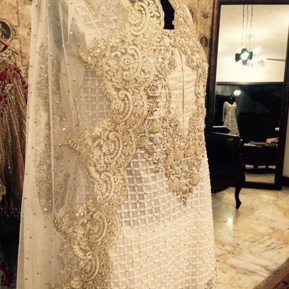 Wedding Gown - Picture 2 of 9